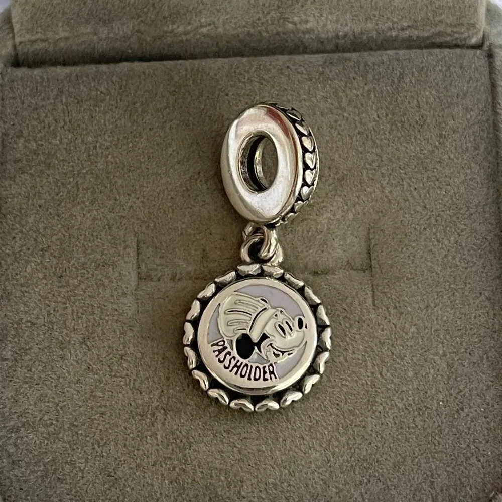 Pandora Disney Passholder Minnie Exclusive Charm - Picture 3 of 4